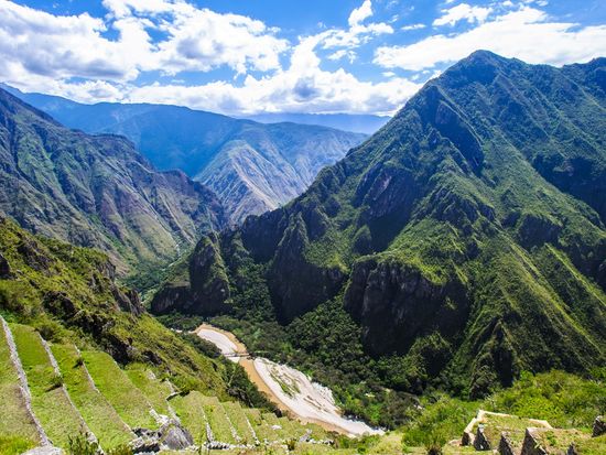 LatinAmerica_Peru_Sacred_Valley_shutterstock_131441699