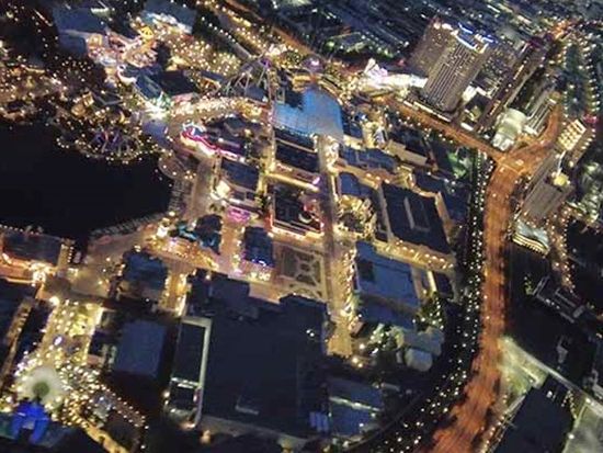 ヘリコプターナイト遊覧 宝石のように煌めく夜空をクルージング あべのハルカス・ダウンタウンコース＋へリポート見学付き＜フライト10分／大阪市／無料送迎付き＞