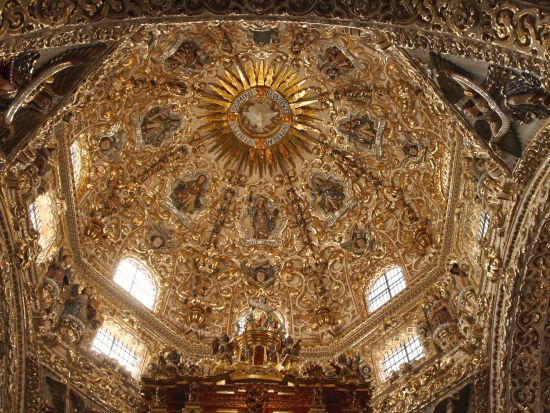 世界遺産プエブラ歴史地区＋チョルーラ遺跡1日観光ツアー！ロサリオ礼拝堂＋カテドラル＆カラフルな天使の街を散策＜混載／日本人ガイド／送迎あり／メキシコシティ発＞