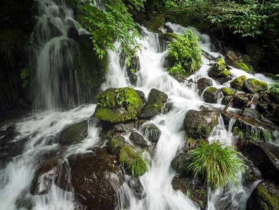 Japan_Kagoshima_Mitarashiwaterfall(御手洗滝)_pixta_43439748_XL