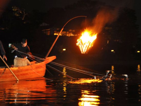 京都・嵐山 夏の風物詩「鵜飼い」を楽しむ貸切屋形船 かがり火灯る大堰川で鵜匠の伝統技を鑑賞＜2時間貸切＞by 嵐山通船