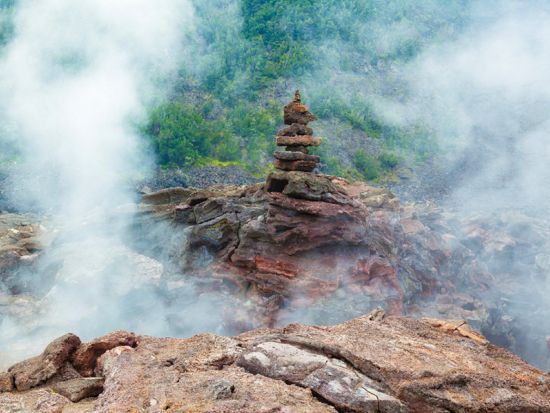ハワイ島　キラウエア火山国立公園ハイキングツアー　大地のエネルギーを感じながら世界遺産を堪能！貸切プランあり＜現地集合／英語ガイド＞