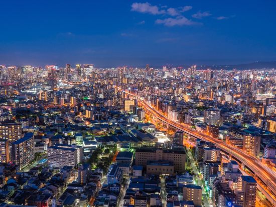 ヘリコプターナイト遊覧 宝石のように煌めく夜空をクルージング あべのハルカス・ダウンタウンコース＋へリポート見学付き＜フライト10分／大阪市／無料送迎付き＞