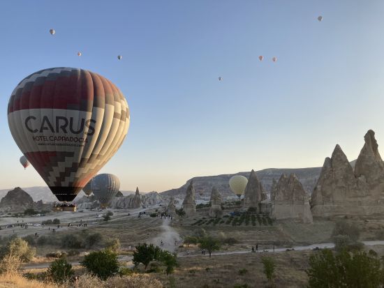 世界遺産カッパドキア1日観光　王道レッドツアー　ギョレメ＋ウチヒサール城＋パシャバー他　気球付きプランあり　地下都市追加OK＜貸切／昼食付／日本語ガイド＞