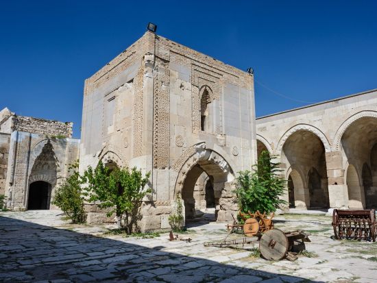 世界遺産カッパドキア 1泊2日ツアー　熱気球フライト＋定番観光＋ウフララ＋地下都市全て案内！　洞窟ホテル泊＜貸切／日本語ガイド／国内航空券込／イスタンブール発＞