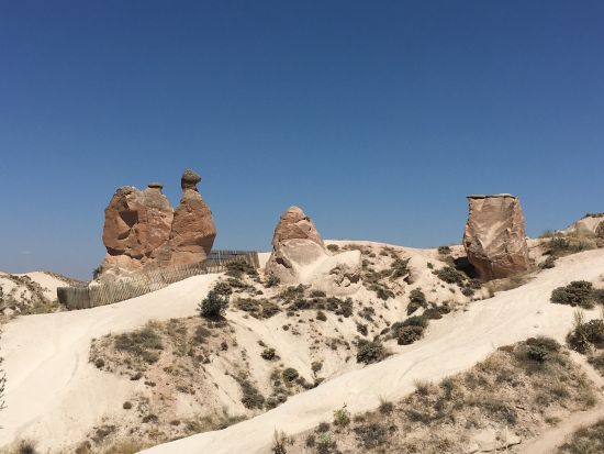 世界遺産カッパドキア 1泊2日ツアー　熱気球フライト＆王道スポット網羅のレッドツアー　洞窟ホテル泊＜貸切／日本語ガイド／国内航空券込／イスタンブール発＞