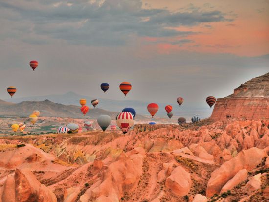 世界遺産カッパドキア 1泊2日ツアー　ギョレメ＋ウフララ渓谷＋地下都市　洞窟ホテル泊　気球付きプランあり＜貸切／日本語ガイド／カッパドキア発＞