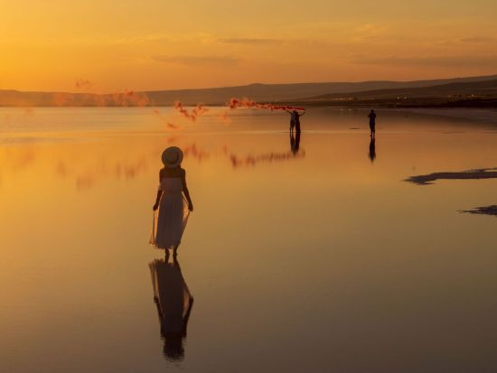 【貸切】世界遺産カッパドキア＋トゥズ湖 2泊3日ツアー 熱気球フライト＆トゥズ湖へご案内 洞窟ホテルに2連泊＜1都市／日本語ガイド／国内航空券込／イスタンブール