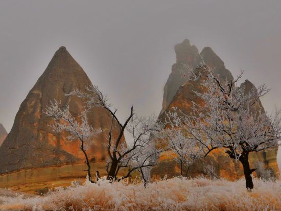 【貸切】世界遺産カッパドキア＋トゥズ湖 2泊3日ツアー 熱気球フライト＆トゥズ湖へご案内 洞窟ホテルに2連泊＜1都市／日本語ガイド／国内航空券込／イスタンブール