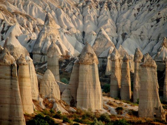 世界遺産カッパドキア 穴場をめぐる1日観光　奇岩群ラブバレー＋レッドバレー＋オズコナック地下都市＜貸切／昼食付／日本語ガイド／カッパドキア発＞