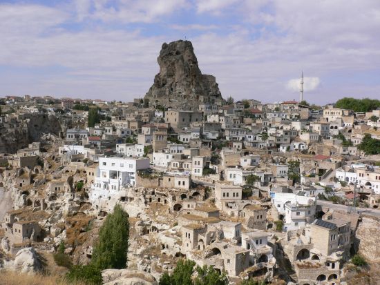 世界遺産カッパドキア 穴場をめぐる1日観光　奇岩群ラブバレー＋レッドバレー＋オズコナック地下都市＜貸切／昼食付／日本語ガイド／カッパドキア発＞