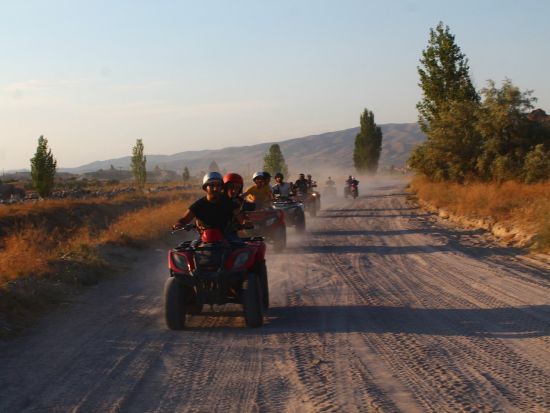 世界遺産カッパドキア　四輪バギーで巡る絶景ツアー＜選べる出発時間／約1～2時間／英語／カッパドキア発＞＊前日まで予約受付中