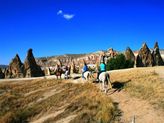 世界遺産カッパドキア　乗馬サファリ　大地を駆け抜ける絶景ツアー＜選べる出発時間／約1～2時間／英語／カッパドキア発＞＊前日まで予約受付中