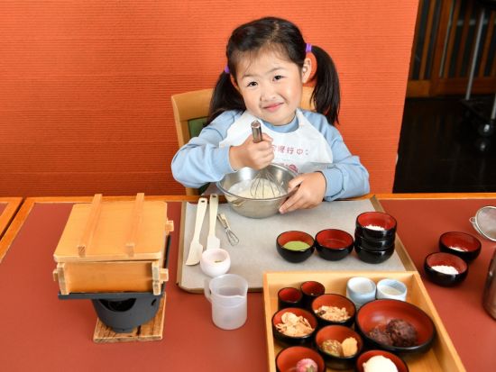 八つ橋屋さんの抹茶パフェづくり　八つ橋と抹茶を使った贅沢パフェを作ります！＜2名～／阪急西京極駅よりお迎え可＞ by 八つ橋庵とししゅうやかた