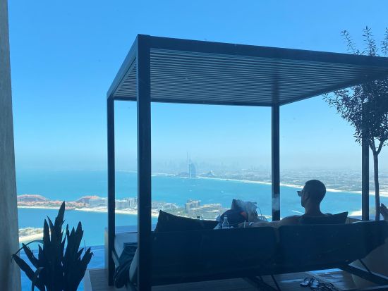 オーラ・スカイプール（AURA Skypool）入場チケット　360度の絶景が楽しめるインフィニティ・プール＜パーム・ジュメイラ＞