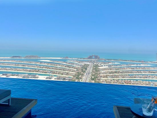 オーラ・スカイプール（AURA Skypool）入場チケット　360度の絶景が楽しめるインフィニティ・プール＜パーム・ジュメイラ＞