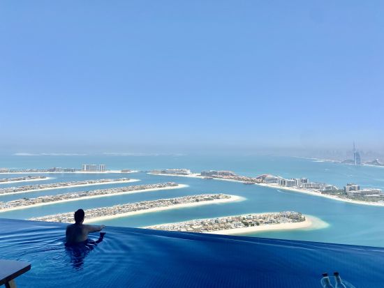 オーラ・スカイプール（AURA Skypool）入場チケット　360度の絶景が楽しめるインフィニティ・プール＜パーム・ジュメイラ＞