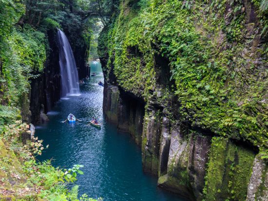 【熊本市内発着】貸切観光タクシー 熊本市から神話の郷「高千穂」へ！高千穂峡＋天岩戸神社＋白川水源＋阿蘇山中岳火口＋草千里 ＜8時間＞ by 熊本タクシー