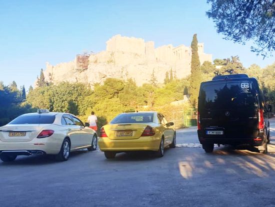 【港送迎】アテネ・ピレウス港 ⇔ アテネ市内または郊外 ＜貸切／英語ドライバー＞