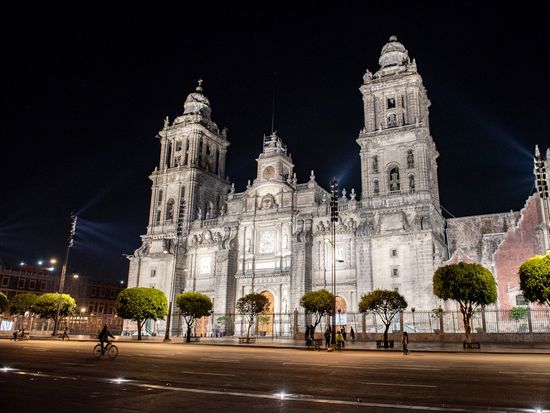 Mexico_Mexico City_Catedral_pixta_84165799_M
