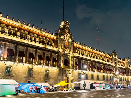 The National Palace in Mexico City_pixta_58867905_M