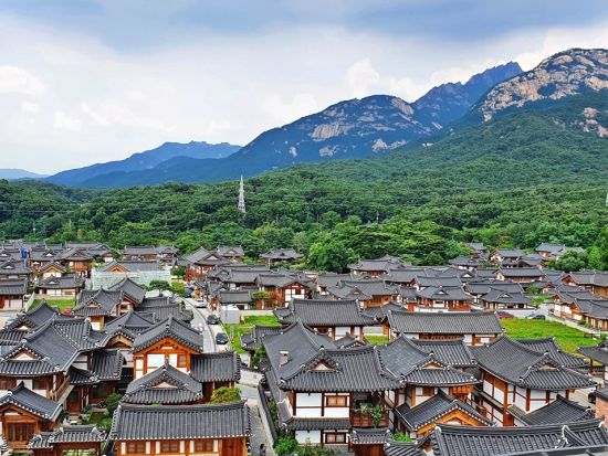 ソウル市内観光ツアー　リピーターに人気！恩平韓屋村＋津寛寺＋益善洞＋駱山公園＋梨花壁画村＜1日／日本語ガイド／ カルマンドゥ昼食付／明洞解散＞