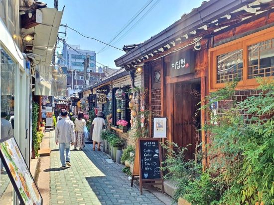 ソウルホットスポットTOP8 一日ツアー 景福宮＋守門将交代式＋北村＋仁寺洞＋益善洞＋広蔵市場＋聖水洞＋Nソウルタワー八角亭＜日本語ガイド＞