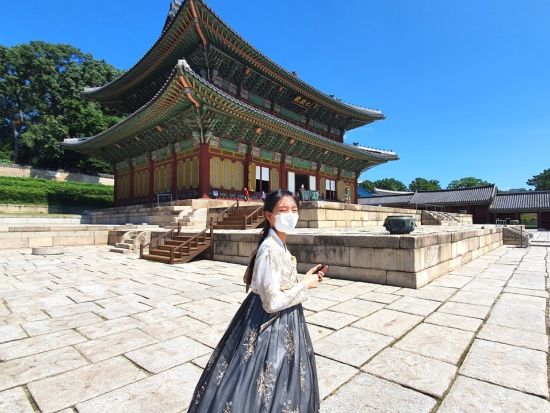 ソウル市内 半日観光ツアー　世界遺産 昌徳宮（チャンドックン）＋宗廟＋西巡邏道（ソスンラギル）チマチョゴリ体験も！＜午前／日本語ガイド＞