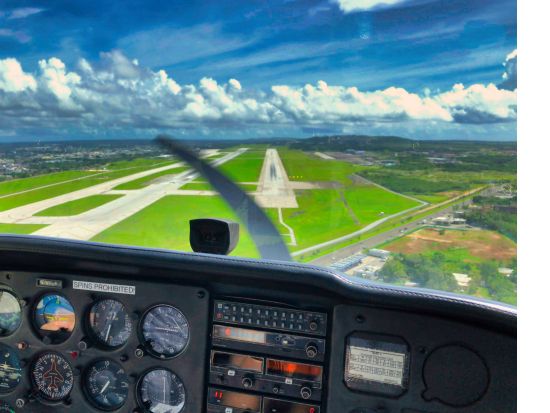 セスナ（小型飛行機）体験操縦 パイロット気分で絶景を上空から堪能！＜貸切／最長60分＞