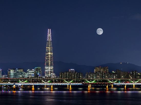 ソウル・ナイトショッピングツアー　新ランドマーク！ソウルスカイ展望台からの夜景観賞＋東大門市場ショッピング＜日本語ガイド／明洞または東大門解散／貸切プランあり＞