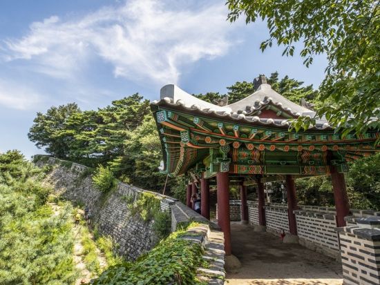 【ソウル郊外観光ツアー】世界遺産南漢山城（ナムハンサンソン）　韓国版「万里の長城」　季節を感じるハイキング付＜午前／日本語ガイド＞