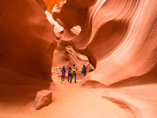 人気フォトスポット！アンテロープキャニオン＆ホースシューベンド　日帰り観光ツアー ＜1名から催行／日本語アシスタント／環境保全への寄付＞