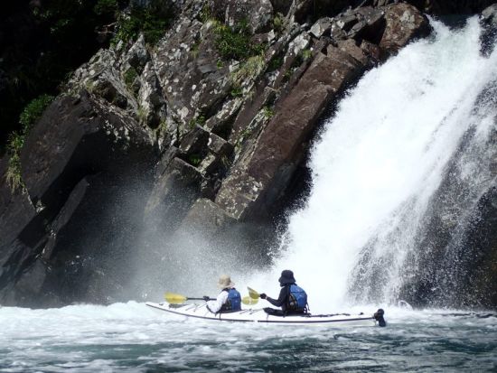 屋久島シーカヤック半日ツアー 屋久島公認ガイド 田脇さんがご案内 その日の最適なロケーションでツーリング by ショアーズ
