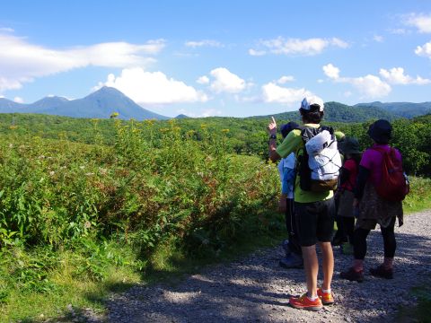 フレペの滝ガイドウォーク　海、山、滝、野生動物たち！知床半島の魅力がぎゅっと詰まった場所、フレペの滝へ！＜4～11月／ウトロ地区送迎可／斜里町＞byシンラ