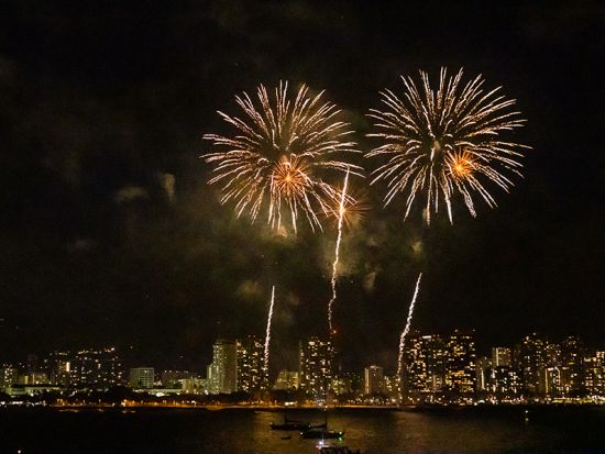 花火鑑賞クルーズ　花火を見ながらのロマンチックなクルージング＜金曜日限定／ケワロ湾発＞by Hawaii Nautical