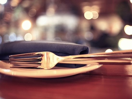 レストラン「ピーター・ルーガー・ステーキハウス（Peter Luger Steak House）」ランチ　ウィリアムズバーグ観光付き ＜日本語ガイド＞