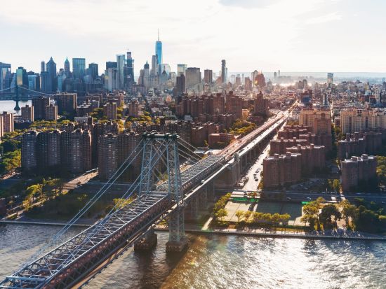 レストラン「ピーター・ルーガー・ステーキハウス（Peter Luger Steak House）」ランチ　ウィリアムズバーグ観光付き ＜日本語ガイド＞