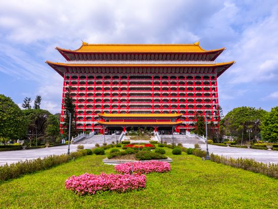 Taiwan_Taipei_Grand Hotel_shutterstock_389335648