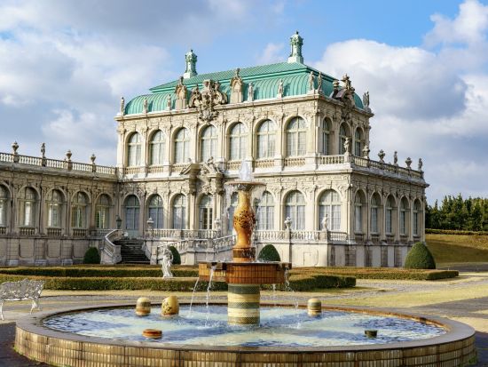 嬉野温泉駅発／武雄市内着貸切観光タクシー　窯元観光コース 有田焼と伊万里大川内山の窯元を訪問　有田ポーセリンパークもご案内 ＜約5時間＞ by温泉タクシー 