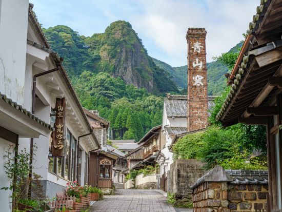 武雄市内発着貸切観光タクシー　窯元観光コース 有田焼と伊万里大川内山の窯元を訪問　有田ポーセリンパークもご案内　＜約5時間＞　by 温泉タクシー