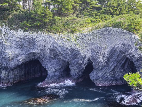 嬉野温泉駅発／武雄市内着貸切観光タクシー　呼子＆唐津コース　唐津城＋宝当神社（高島）＋七ツ釜遊覧＋波戸岬観光 ＜約9時間＞ by 温泉タクシー
