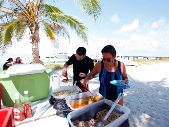 世界遺産でシュノーケル！ブルーホールシュノーケリングツアー＜英語インストラクター／サンペドロまたはキーカーカー発＞