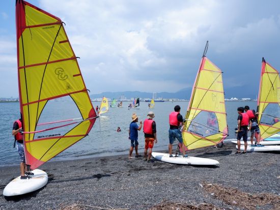【ベルトラ限定】ウィンドサーフィンスクール＋Ulalenaランチ付きプラン　三保の海でウィンドサーフィンを体験！＜半日／清水＞by gosea's surf