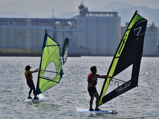 【ベルトラ限定】ウィンドサーフィンスクール＋Ulalenaランチ付きプラン　三保の海でウィンドサーフィンを体験！＜半日／清水＞by gosea's surf