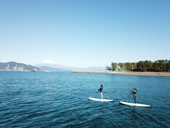 【ベルトラ限定】SUPスクール＋Ulalenaランチ付きプラン　富士山をバックに三保の海でSUPを体験！＜半日／清水＞by gosea's surf