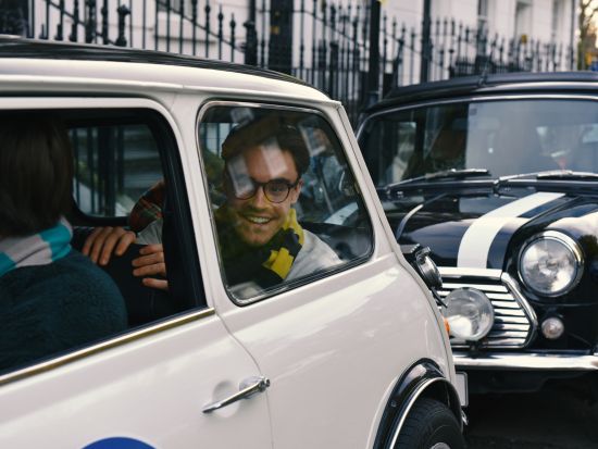 レトロなミニクーパーで移動！映画『ハリー・ポッター』ロケ地巡り　＜貸切／英語ガイド＞
