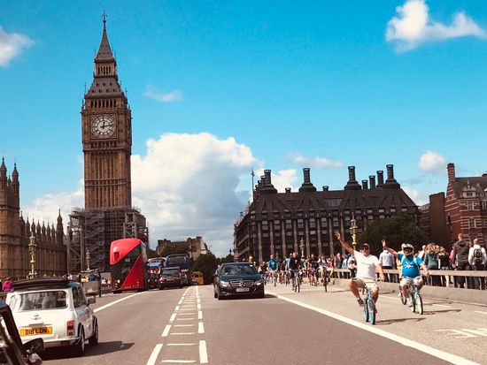 smallcarBIGCITY-Landmark-London-tour-Classic-Minis-Coopers-on-Westminster-Birdge-jpg