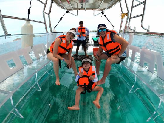 100%の透明ボートで360度のカリビアンブルーへ！カンクンの大自然が広がる自然保護区『ニチュプテ・ラグーン』から始まるカリブ海ボートツアー＜英語ガイド／3便＞