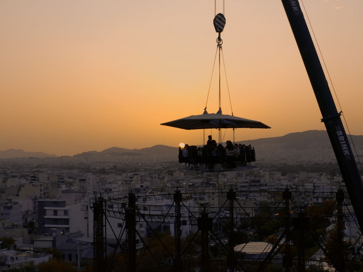 天空のレストラン「Dinner in The Sky® - ディナー・イン・ザ・スカイ