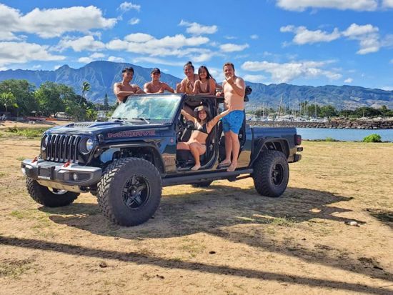 オアフ島1日観光　ジープでぐるっと周る絶景スポットとノースショアでのサーフレッスン　選べるSUPまたはカヤックにシュノーケリングも！＜英語ガイド＞